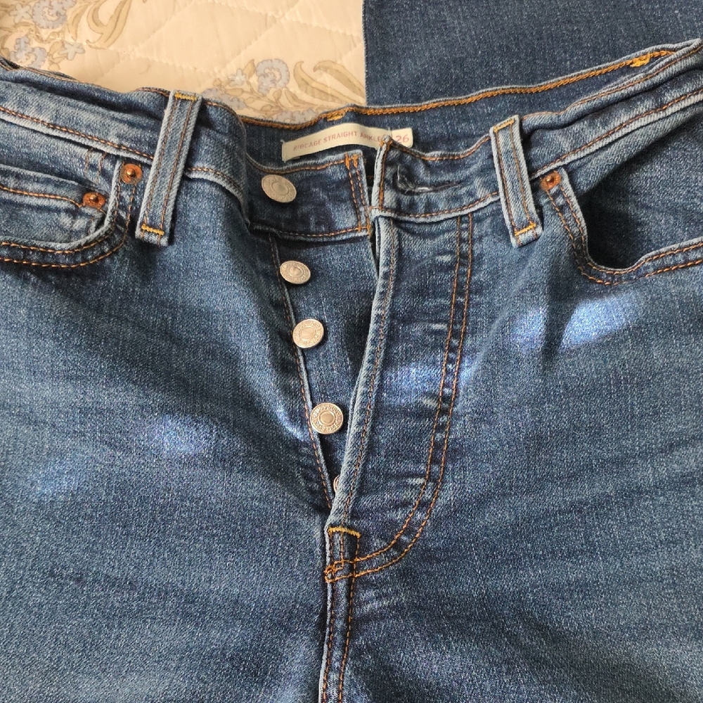 Levi's High Rise Indigo Jeans - Picture 10 of 16